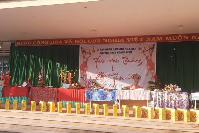 Với mong muốn giúp các em hiểu rõ về ý nghĩa của ngày tết Nguyên đán và có những trải nghiệm tuyệt vời, trường THCS Hoàng Diệu  đã phối hợp với phụ huynh, mạnh thường quân tổ chức nhiều hoạt động trải nghiệm các em học sinh tại trường với chủ đề ‘‘Xuân Yêu Thương, tết sum vầy’’. Thi gói bánh chưng, trao quà cho các em có hoàn cảnh khó khăn trong chương trình.