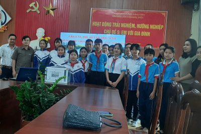 HƯỚNG VỀ HỌC SINH VÙNG LŨ