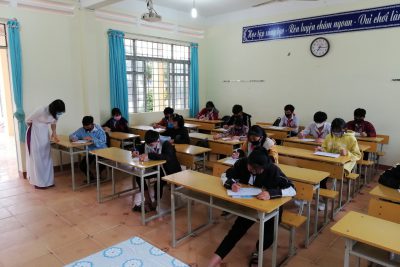 Học sinh đi học trở lại sau kỳ nghỉ phòng chống dịch