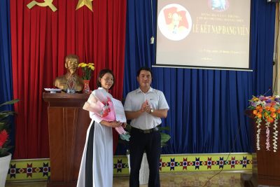 LỄ KẾT NẠP ĐẢNG VIÊN MỚI